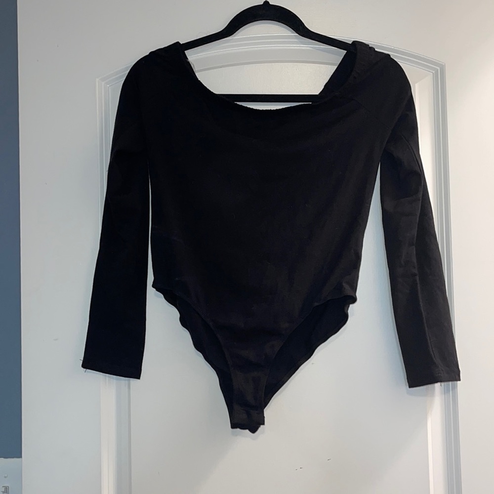 Hearts & Hips large black off shoulder bodysuit